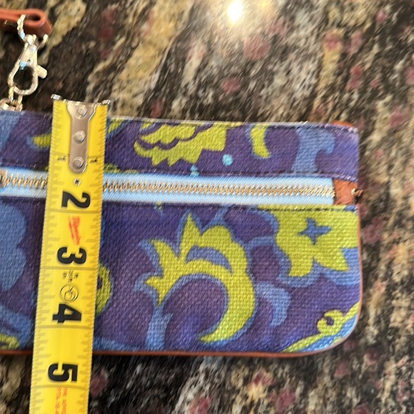 Spartina wristlet in blue and green floral. No tears no stains. 8” x 4.5” - Picture 8 of 8